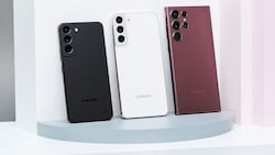 Samsungs neue Galaxy-S22-Ultra-Familie umfasst drei Modelle: das „normale“ S22 links, in der Mitte das etwas besser ausgestattete S22 Plus und rechts das Luxusmodell S22 Ultra. (Bild: Samsung)