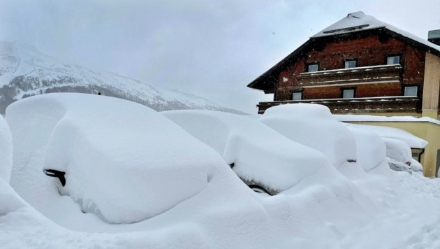 Seit gestern sind riesige Schneemenge am Katschberg zusammengekommen. Gut 70cm und es schneit weiter. (Bild: Roland Holitzky)