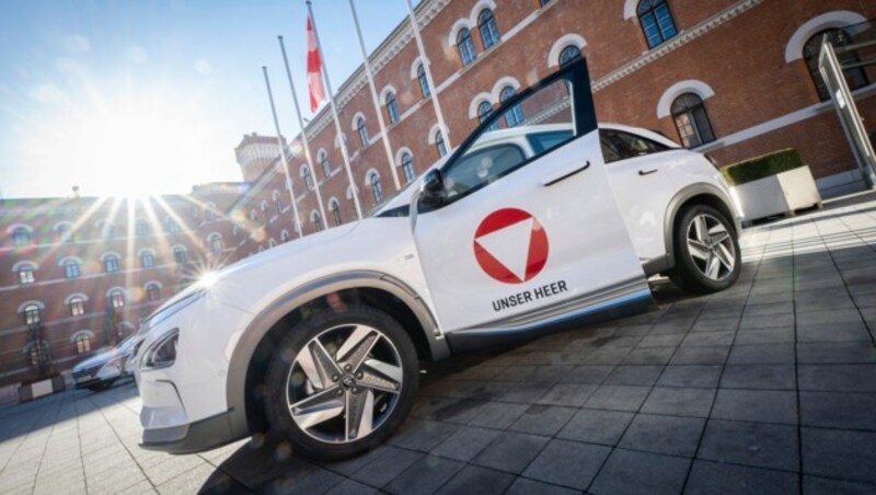 Eines der fünf neuen Hyundai-Wasserstoffautos, die beim Bundesheer erprobt werden. (Bild: Carina KARLOVITS/HBF)