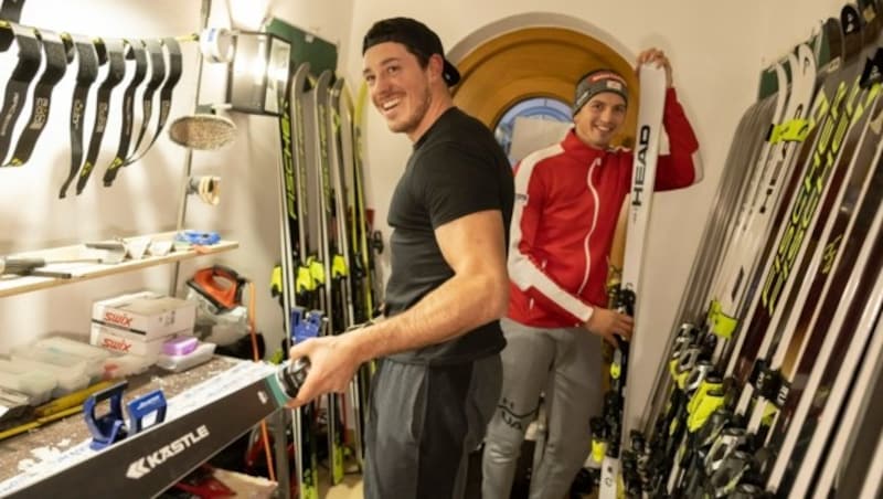 Die Vorarlberger Skicrosser Mathias Graf (li.)und Fredi Berthold (re.) brechen am Montag gemeinsam zum Weltcup ins russische Sunny Valley auf. (Bild: Maurice Shourot)