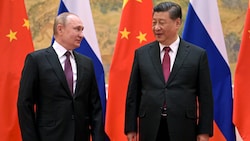 Wladimir Putin und Xi Jinping posieren vor ihren Gesprächen in Peking für ein Foto. (Bild: ASSOCIATED PRESS)