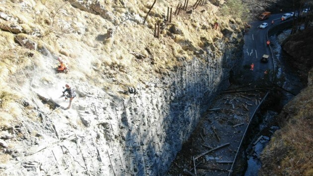 In der steilen Weizklamm werden die Sicherungsarbeiten durchgeführt. (Bild: STED Land Steiermark)