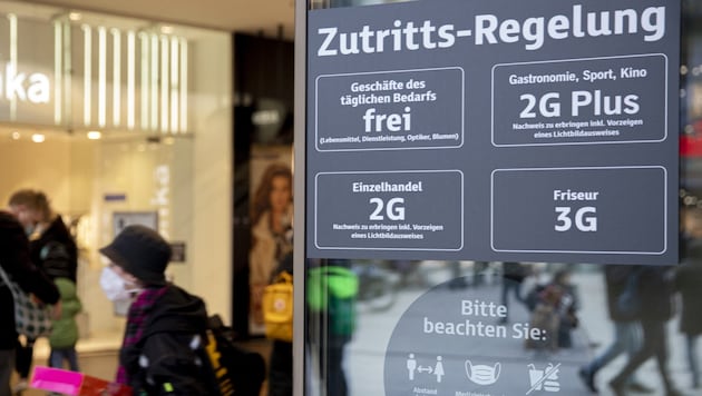 In Deutschland wird derzeit kritisch über die Protokolle des Robert-Koch-Instituts aus Corona-Zeiten diskutiert (Archivbild). (Bild: AFP/ANDRE PAIN)
