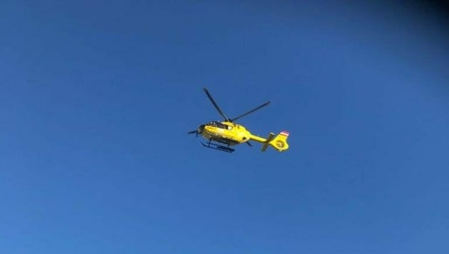 Das Team des C11 rückte aus, um den Arbeiter ins Klinikum zu fliegen (Bild: Feuerwehr Altendorf Gemeinde Sittersdorf)