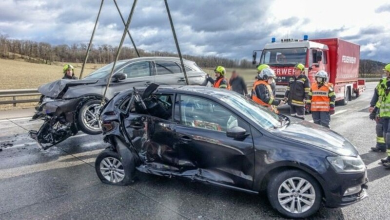 Die A1 Richtung Salzburg war für 45 Minuten gesperrt. (Bild: EINSATZDOKU - STEYRER)