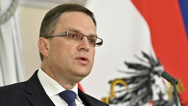 In den Schmid-Chats ist nun auch ÖVP-Klubchef August Wöginger aufgetaucht. (Bild: APA/HANS PUNZ)