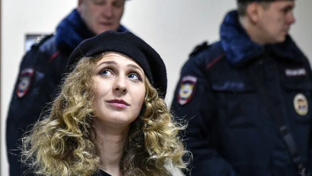 Polit-Aktivistin und Mitglied der Punkband Pussy Riot, Maria Aljochina, bei einer Anhörung vor einem Gericht in Moskau im Dezember 2017. (Bild: AFP)