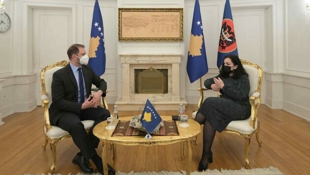 EU und Kosovo: Sagartz traf Präsidentin Osmani zum vertraulichen Gespräch. Morgen besucht er die KFOR-Truppen. (Bild: Büro der Präsidentin)