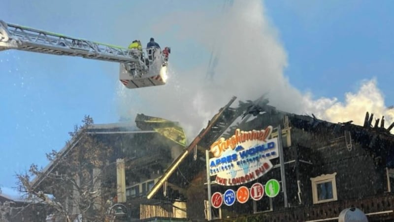 Das Hotel „Knappenhof“ brannte völlig aus. (Bild: Feuerwehr Piesendorf)