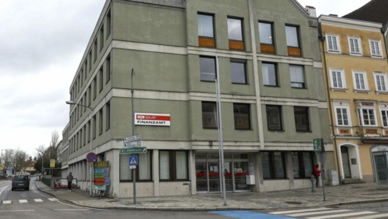 ÖVP-Klubchef August Wöginger ist mehr denn je mit Korruptionsvorwürfen konfrontiert: Es geht um den Verdacht auf Anstiftung zum Amtsmissbrauch bei der Bestellung des Finanzamts-Chefs in Braunau. (Bild: APA/DANIEL SCHARINGER)