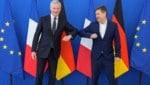 Frankreichs Finanzminister Bruno Le Maire mit dem deutschen Vizekanzler und Wirtschaftsminister Robert Habeck (Bild: ASSOCIATED PRESS)