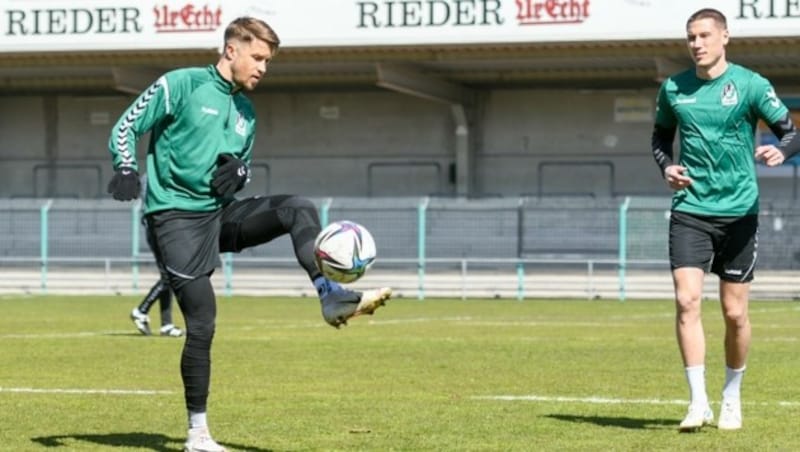 Bis 30. Juni 2021 war Patrick Möschl (li.) noch bei Bundesligist Ried unter Vertrag, dann begann die lange Wartezeit auf eine neue Aufgabe. (Bild: Scharinger Daniel)