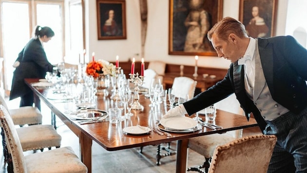 Silber polieren, Porzellan aufdecken, Dinners veranstalten: Das alles sind Aufgabes eines Butlers. Der Beruf kann, je nach Haushalt, extrem vielseitig sein. (Bild: Lucas Leonte)