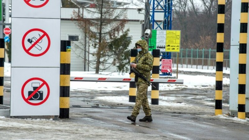 (im Bild: der Grenzübergang Goptivka) (Bild: APA/AFP/Sergey Bobok)