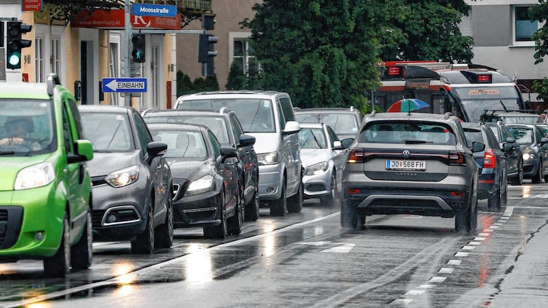 Stau in Riedenburg (Bild: Markus Tschepp)