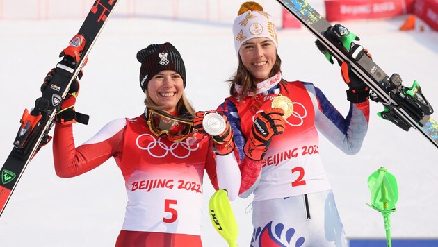 Olympiasiegerin Petra Vlhova (re.), Silbermedaillengewinnerin Katharina Liensberger