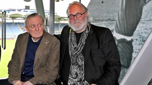 Zwei große „Schwarze“: Jahrhunderttrainer Ivica Osim und Autor Gerhard Roth verband eine tiefe Freundschaft. (Bild: GEPA pictures)