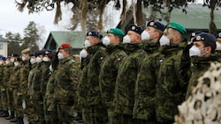 NATO-Soldaten (Bild: APA/AFP/PETRAS MALUKAS)