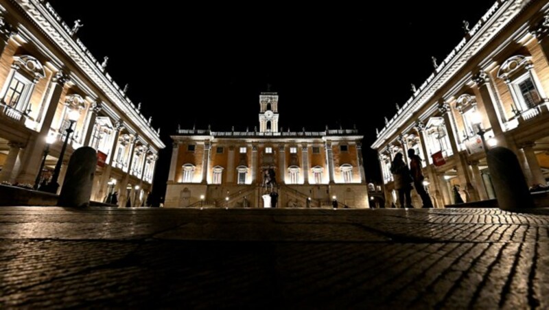 Italienische Kommunen (im Bild Rom) geben nach Angaben des italienischen Städte- und Gemeindetags jährlich zwischen 1,6 und 1,8 Milliarden Euro für Strom aus. (Bild: APA/AFP/Alberto PIZZOLI)