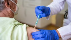 Die Impfung wird immer weniger beliebt (Bild: APA/dpa/Christoph Schmidt)