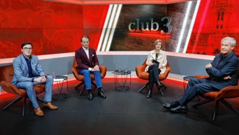 Biontech-Gründer und Aufsichtsrat Christoph Huber, Martina Salomon („Kurier“), Christian Rainer („profil“) und Klaus Knittelfelder („Krone“, v. r.) im „Club 3“ auf krone.tv (Bild: Klemens Groh)