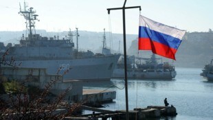 Russische Kriegsschiffe im Schwarzen Meer (Bild: AFP/VIKTOR DRACHEV)