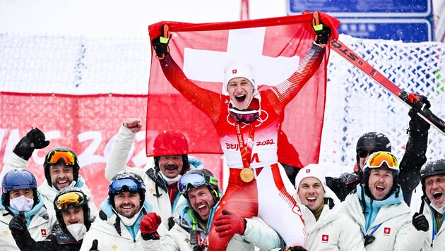 Mit Marco Odermatt jubelt die ganze Schweiz! Der aktuell beste Riesentorläufer der Welt, holt sich Olympiagold in seiner Spezialdisziplin. (Bild: EPA)
