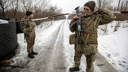 Ukrainische Soldaten an der Front im Osten (Bild: AP)