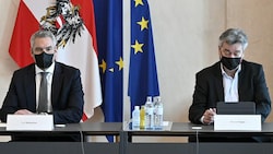Bundeskanzler Karl Nehammer (ÖVP) und Vizekanzler Werner Kogler (Grüne) - wie harmonisch ist die Zusammenarbeit angesichts des nahenden ÖVP-U-Ausschuss? (Bild: APA/HANS PUNZ)