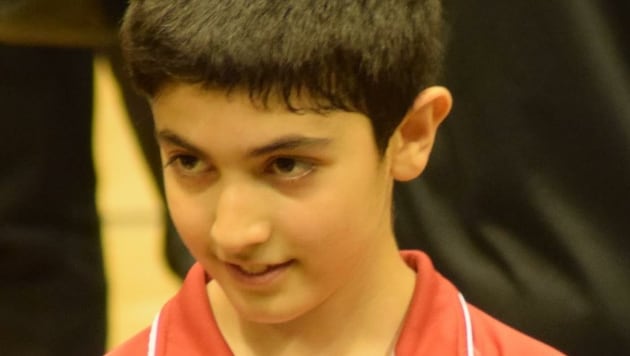 Husein (13) spielte beim Tischtennis groß auf (Bild: zVg)