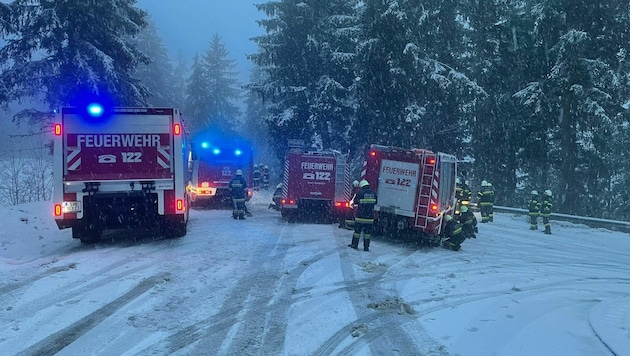 Die Feuerwehren waren am Dienstag im Dauereinsatz - auch in Steuerberg kam es zu einem Unfall. (Bild: Feuerwehr Strassburg)