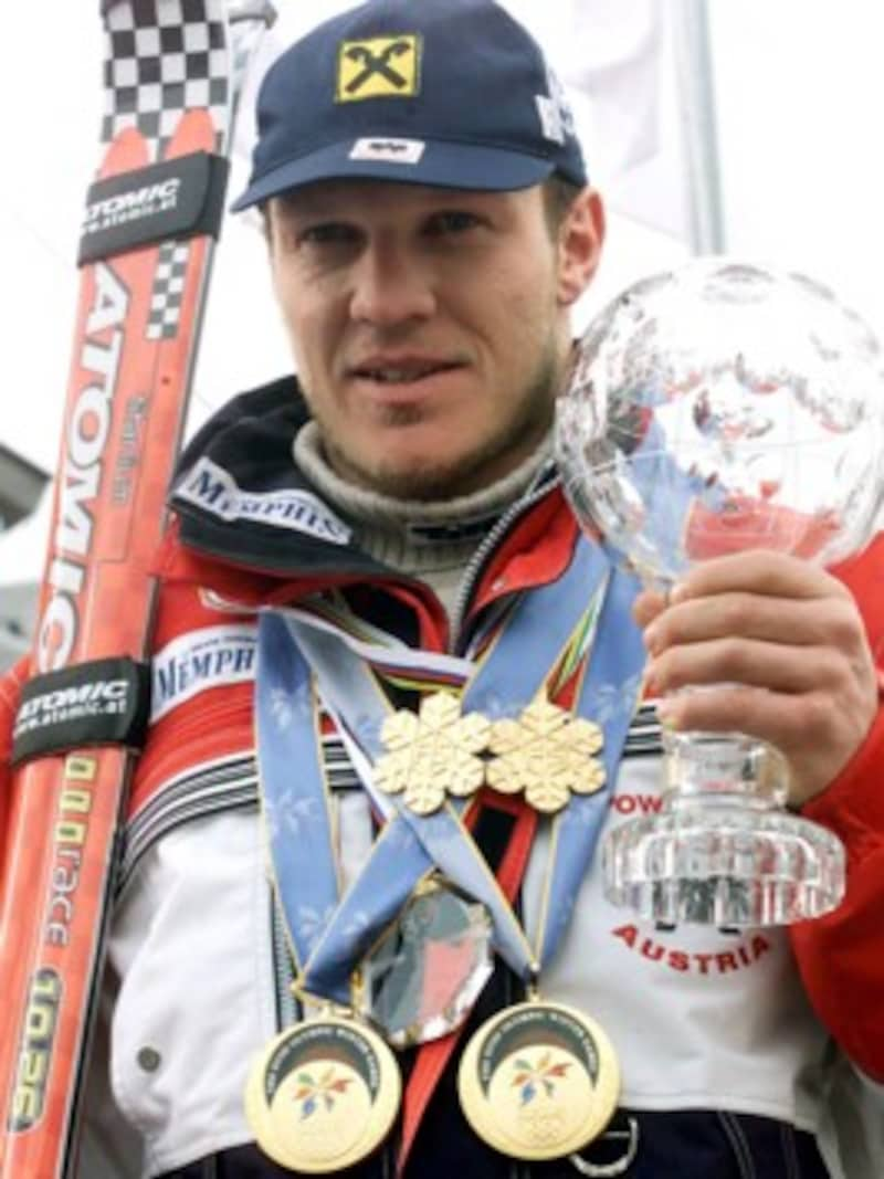 Hermann Maier mit seinen zwei Olympia-Goldenen von Nagano 1998 und seinen zwei WM-Medaillen von Vail 1999. (Bild: AP)