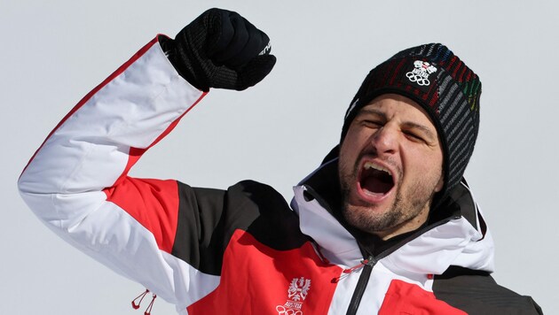 Johannes Strolz jubelt in Peking über gleich zwei Medaillen und ist damit der erfolgreichste Vorarlberger bei den Rekordspielen. (Bild: REUTERS)