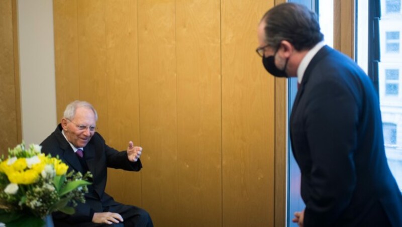 Außenminister Alexander Schallenberg und der ehemalige deutsche Bundestagspräsident Wolfgang Schäuble in Berlin (Bild: APA/BMEIA/MICHAEL GRUBER)