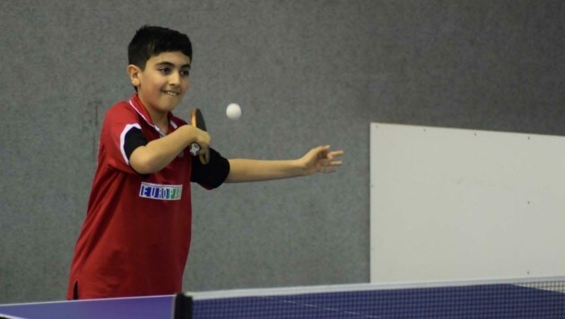 Husein (13) spielt leidenschaftlich Tischtennis. (Bild: zVg)