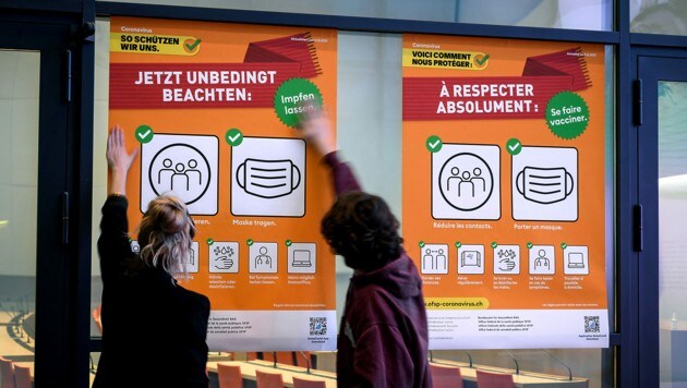 Lockerungen auch in der Schweiz, allerdings appelliert der Präsident an seine Mitbürgerinnen und Mitbürger, weiterhin vorsichtig zu sein. (Bild: APA/AFP/Fabrice COFFRINI)