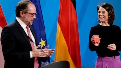 Schallenberg und Baerbock lobten die „wirklich starke Freundschaft“ zwischen Österreich und Deutschland. (Bild: AP)