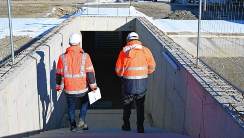 Bahnsteige und die Unterführung, die auch in den Aufenthaltsbereich führt, sind bereits fix und fertig gebaut. (Bild: Hronek Eveline)