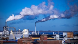 Die Wirtschaft erholt sich, damit steigt der Ausstoß von klimaschädlichen Gasen. (Bild: APA/dpa-Zentralbild/Jens Büttner)