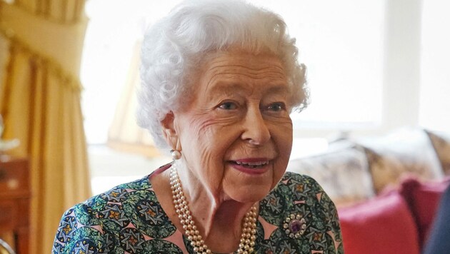 Queen Elizabeth am 16. Februar 2022 bei einer Audienz auf Schloss Windsor (Bild: APA/Photo by Steve Parsons/POOL/AFP)