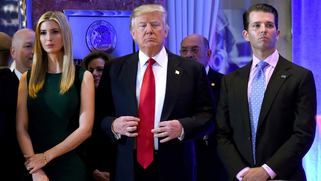 Donald Trump mit seinen Kindern Ivanka und Donald Jr. (Bild: TIMOTHY A. CLARY / AFP)