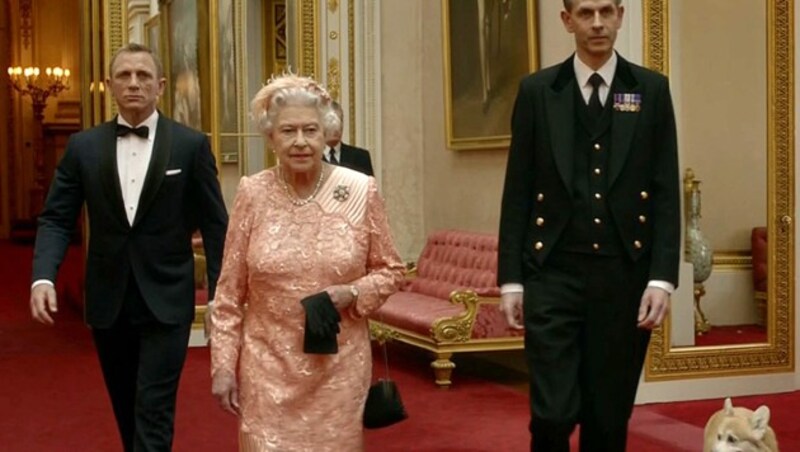 Daniel Craig und die Queen drehten einen kurzen Clip für die Eröffnung der Olympischen Spiele 2012. (Bild: AFP)