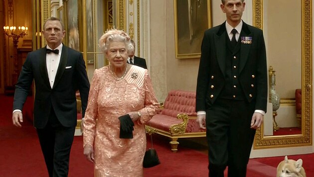 Daniel Craig und die Queen drehten einen kurzen Clip für die Eröffnung der Olympischen Spiele 2012. (Bild: AFP)