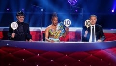 Die Jury Jorge González (l.), Motsi Mabuse und Joachim Llambi vergeben 30 Punkte (Archivfoto). (Bild: RTL)