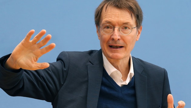 Deutschlands Gesundheitsminister Karl Lauterbach (SPD) (Bild: APA/dpa/Wolfgang Kumm)