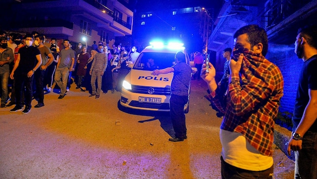 Die Polizei in Ankara muss regelmäßig wegen Auseinandersetzungen zwischen Einheimischen und syrischen Flüchtlingen ausrücken. (Bild: APA/AFP/STR)