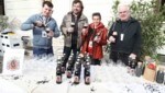 Erfinder Roland Pöttschacher (l.), Bio-Bauer Harald Strassner und Kräuterhexe Uschi Zezelitsch stoßen mit ihrem neuen pannonischen Black Bean Stout-Bier an. (Bild: Judt Reinhard)