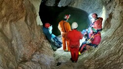 Rettungseinsatz in der Lamprechtshöhle (Bild: HÖHLENRETTUNG/WOLFGANG GADERMAYR)