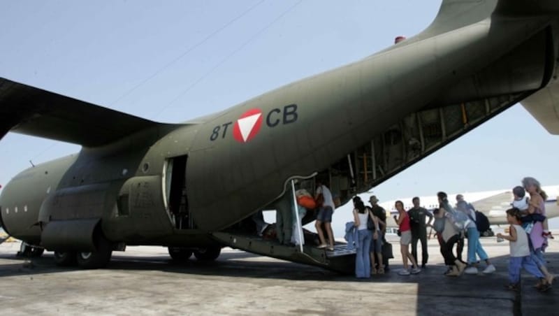 Österreicher konnten Ägypten Anfang 2011 an Bord einer Hercules des Bundesheers verlassen. (Bild: Gerhard Simader)