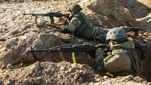 Militärübungen in Weißrussland an der Grenze zur Ukraine. Man befürchtet, dass Putin die Übung dazu nutzen könnte, um die Ukraine vom Norden aus anzugreifen. (Bild: AFP)